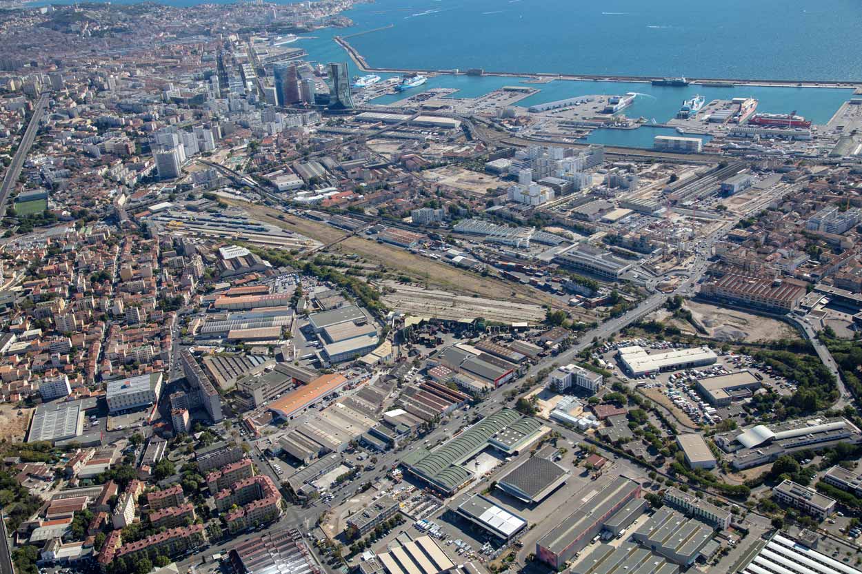 " L’ancienne gare de Marseille Le Canet est au cœur d’un vaste projet de renouvellement urbain. Cédés par SNCF Immobilier, les 24 hectares d’emprises ferroviaires donneront lieu, à partir de 2030, notamment à un grand parc, futur poumon vert pour les habitants de la ville."