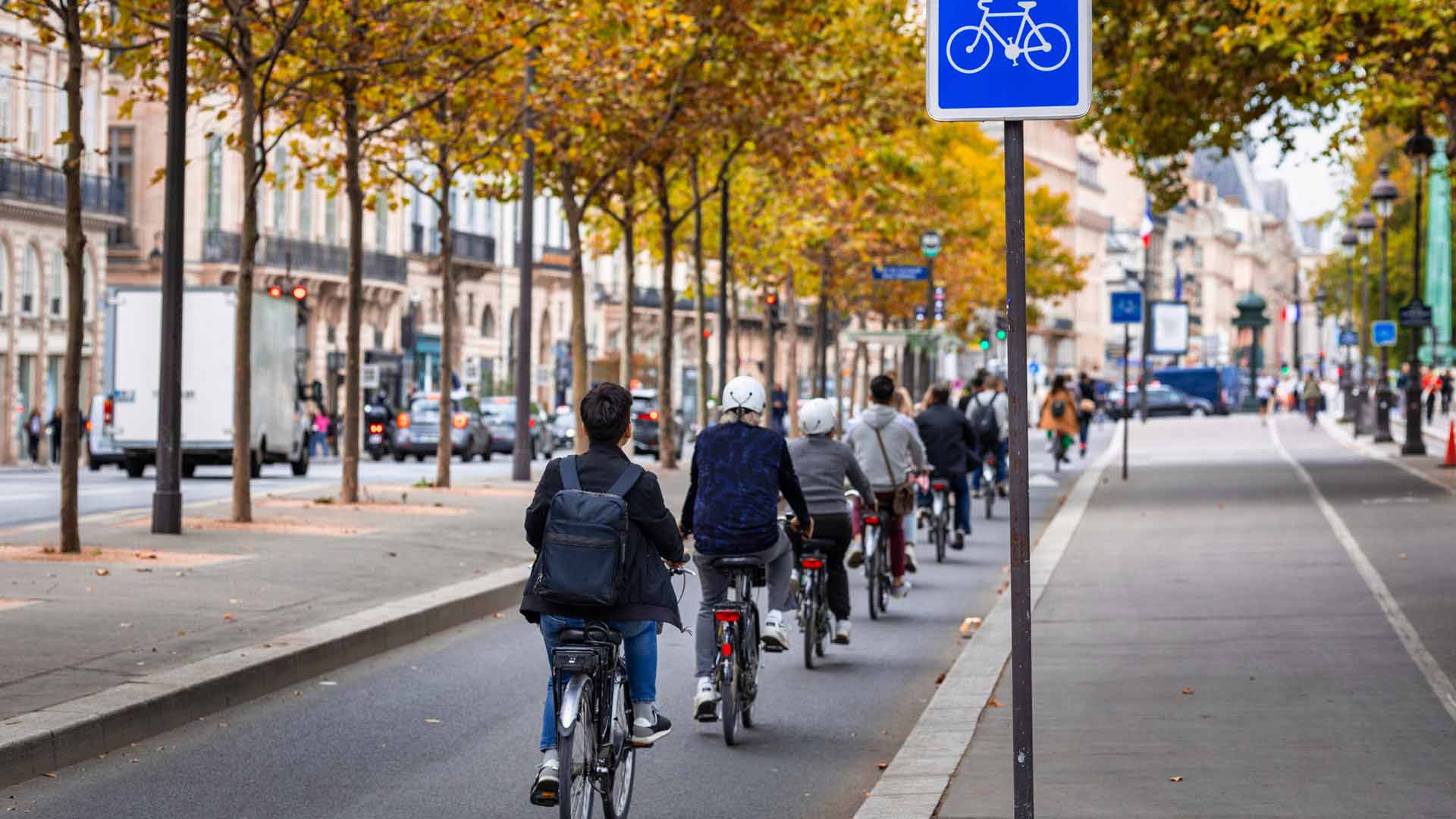 Cycle Your Way Through Paris Region’s Market Opportunities - 016_Cyclistes_AdobeStock_534461987_1920x1080